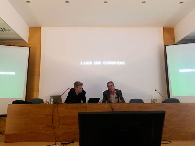 Luís de Garrido impartiendo clase de 'Edificios de consumo energético cero real' en la Universidad Politécnica de Valencia